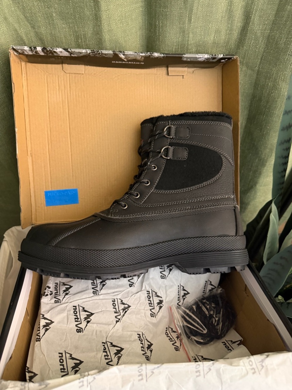 Men's Black Insulated Lace-Up Winter Boots